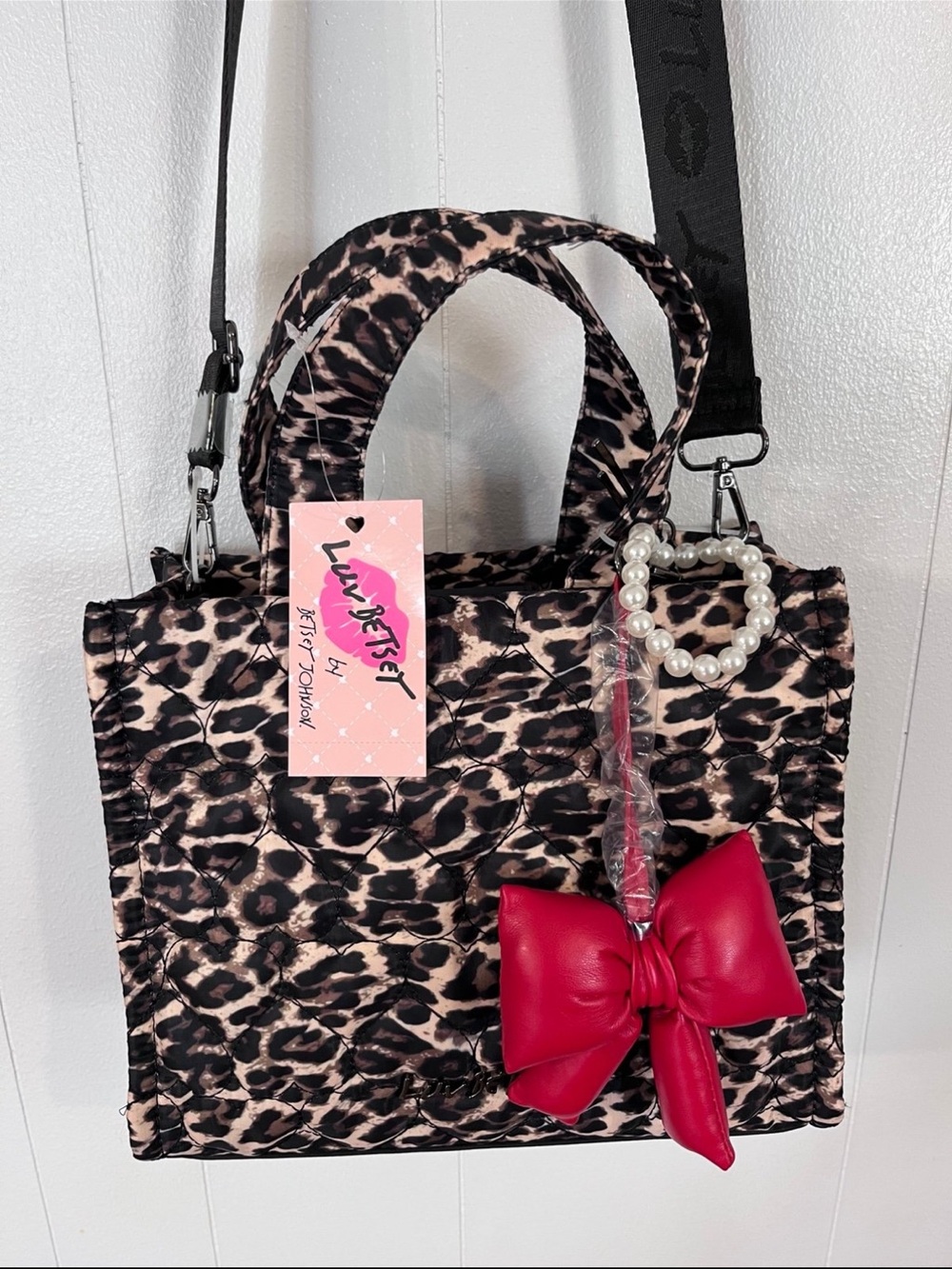 Betsey Johnson Lbsian
Quilted Leopard Print Tote Bag Red
Bow Pearl Charm NWT
